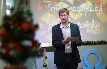 Rev. Alexey Navrotskyy leads worship Christmas Eve.