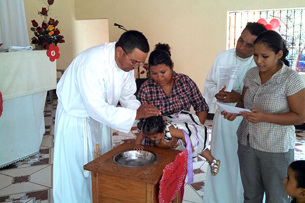 A May 2014 baptism in Telica, Nicaragua.