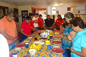 Participants gather for breakfast together.