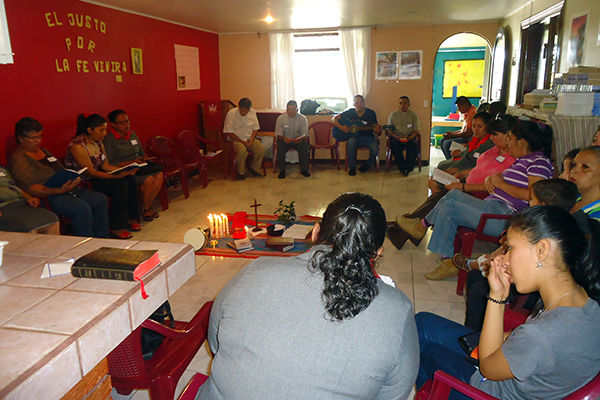 Participants at the Costa Rican retreat consider the meaning of Lutheran symbols in a morning devotion.